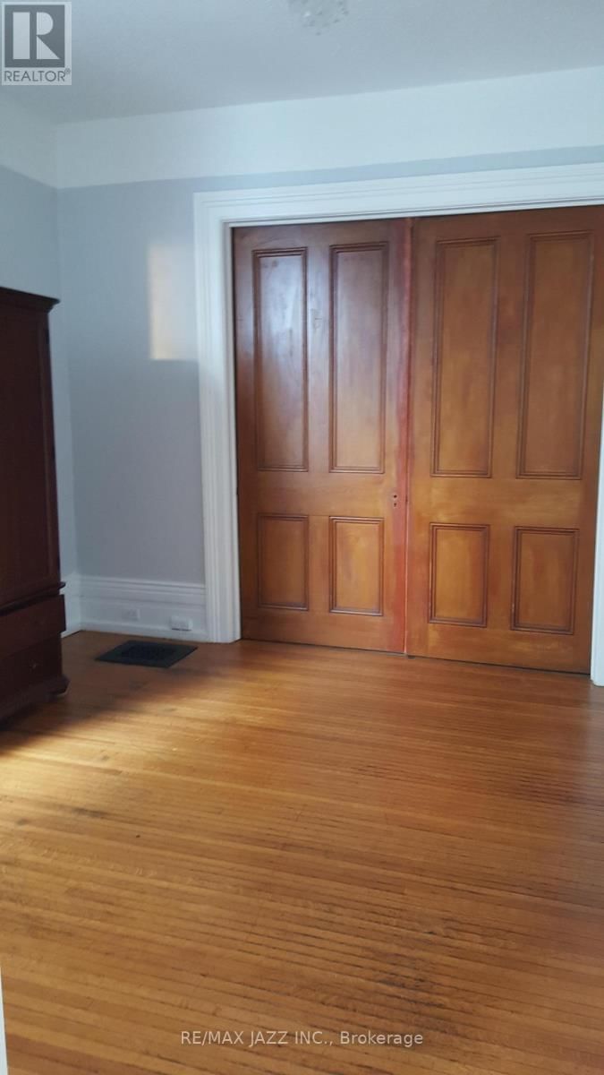 29 KING STREET EAST Image 13