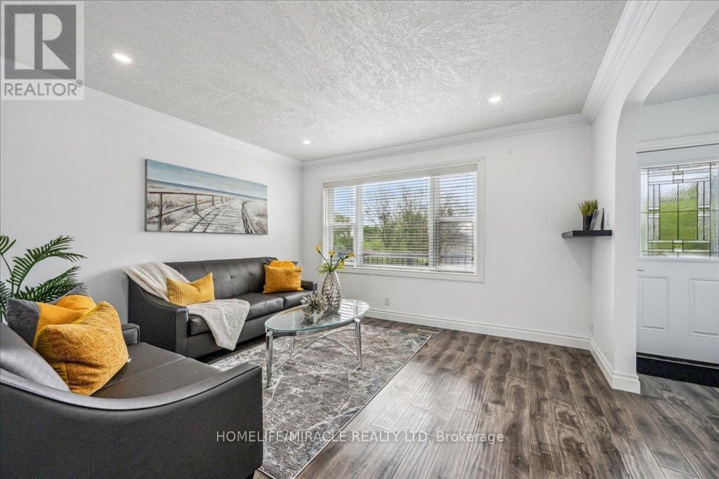 570 VICTORIA STREET SOUTH Image 12