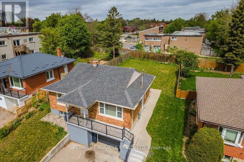 570 VICTORIA STREET SOUTH Image 2