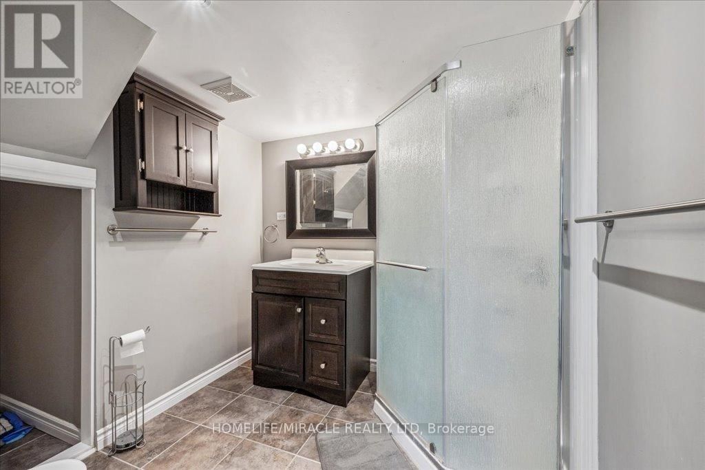 570 VICTORIA STREET SOUTH Image 31