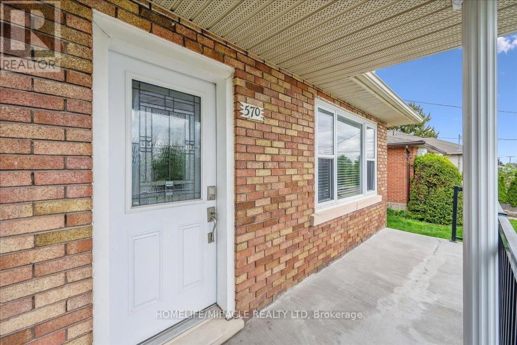 570 VICTORIA STREET SOUTH Image 9