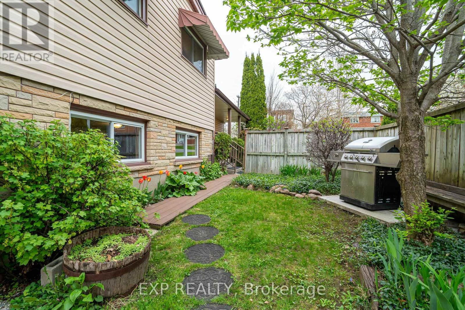 220 ANCASTER AVENUE Image 33