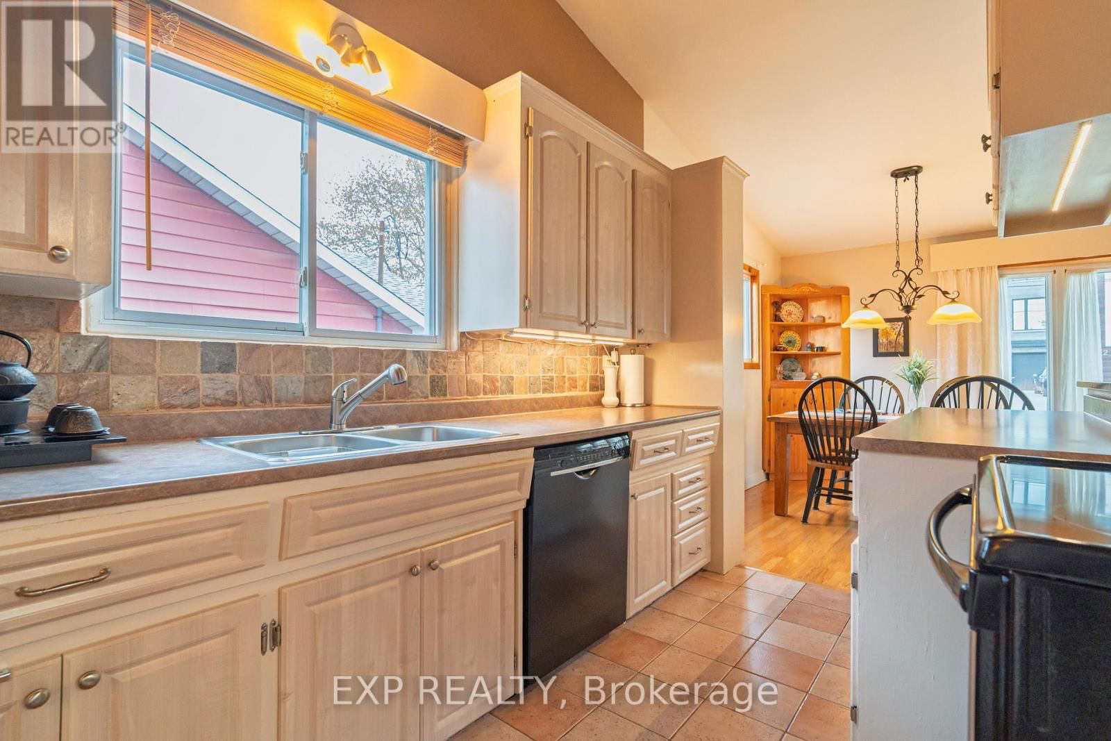 220 ANCASTER AVENUE Image 8