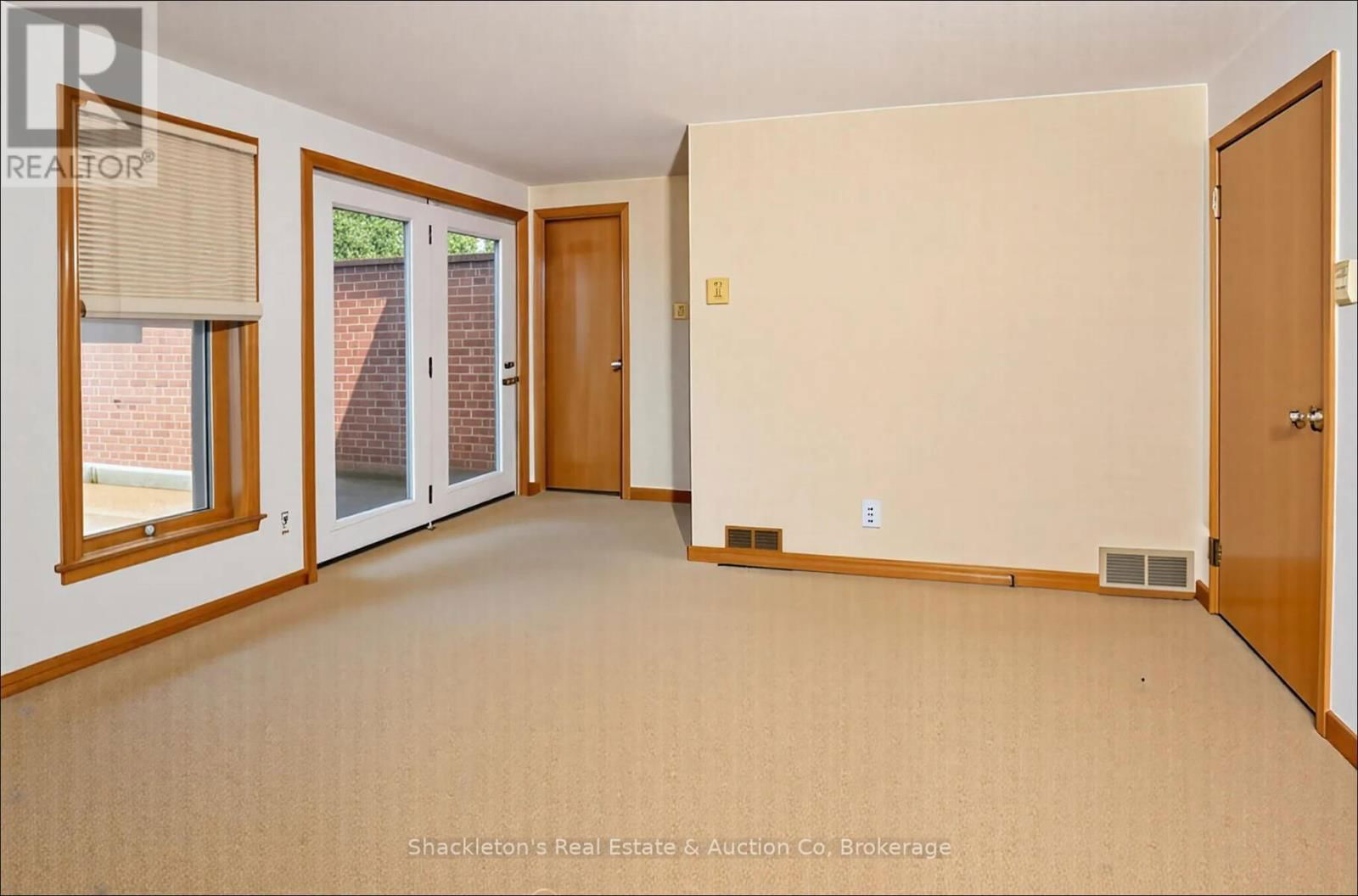 258 WINDERMERE COURT EAST Image 30
