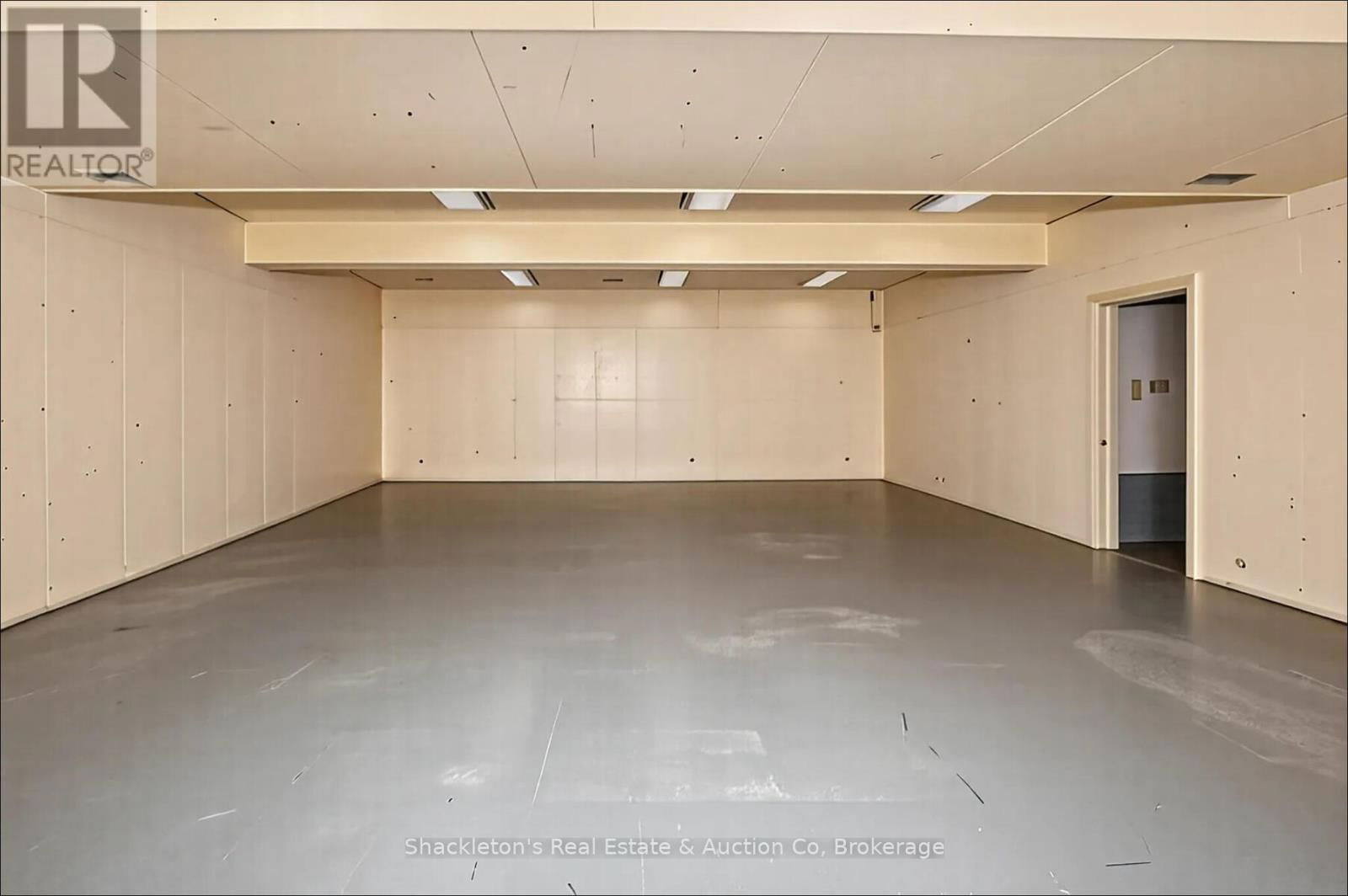 258 WINDERMERE COURT EAST Image 31