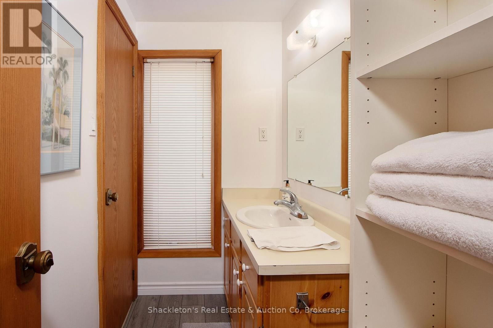 258 WINDERMERE COURT EAST Image 32