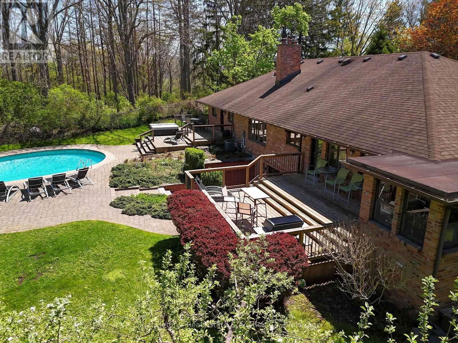258 WINDERMERE COURT EAST Image 37