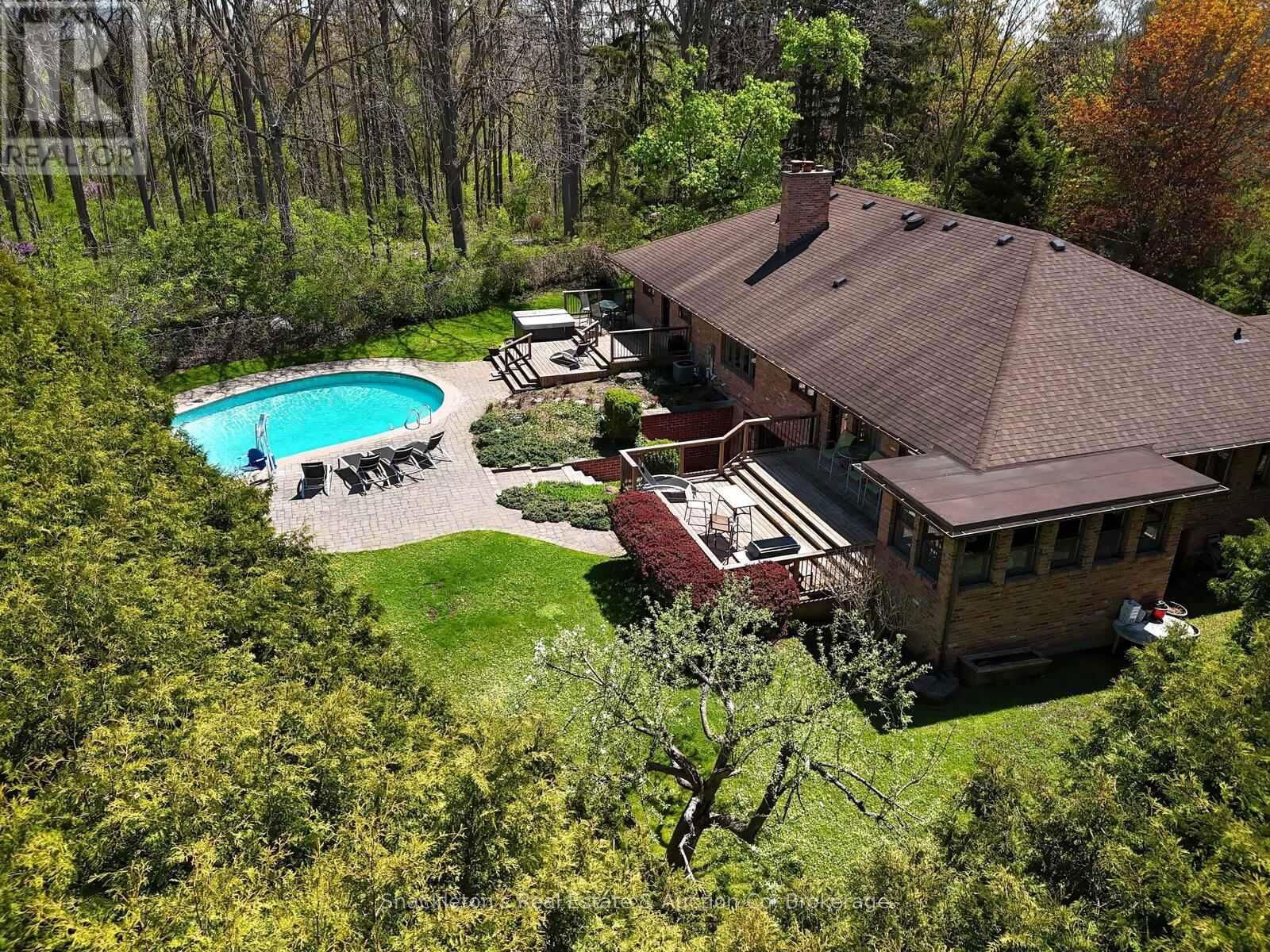 258 WINDERMERE COURT EAST Image 38