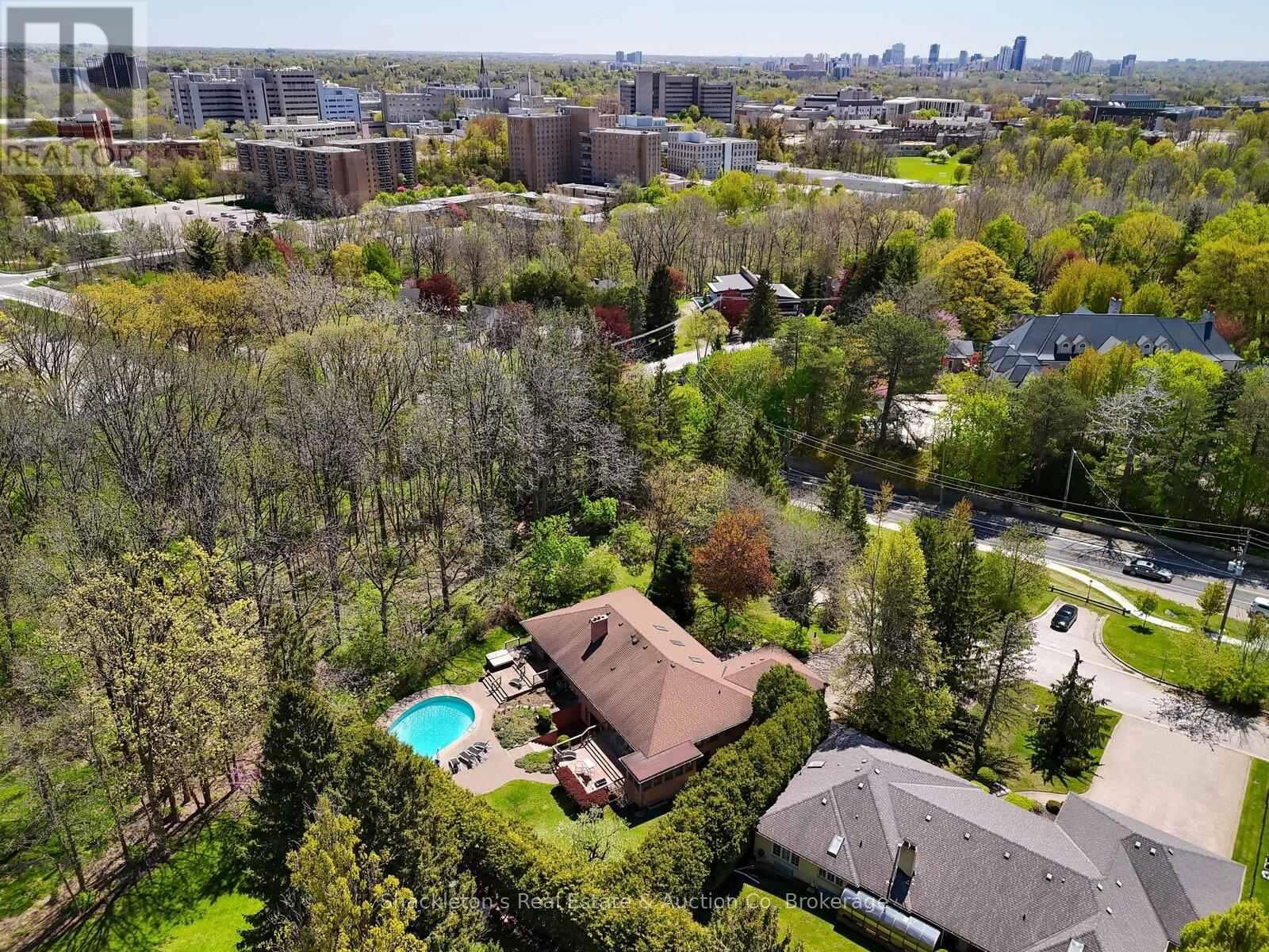 258 WINDERMERE COURT EAST Image 40