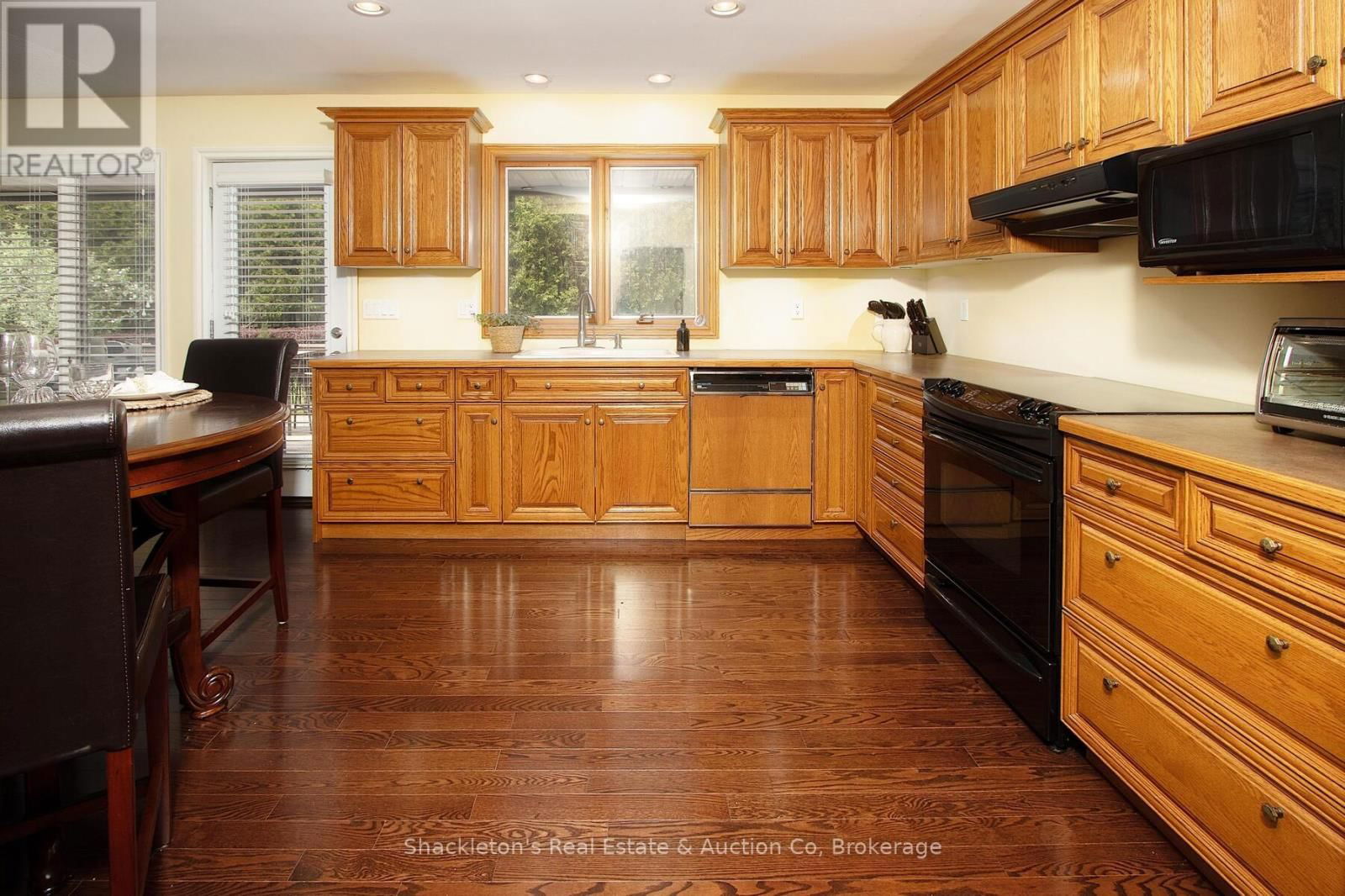258 WINDERMERE COURT EAST Image 6