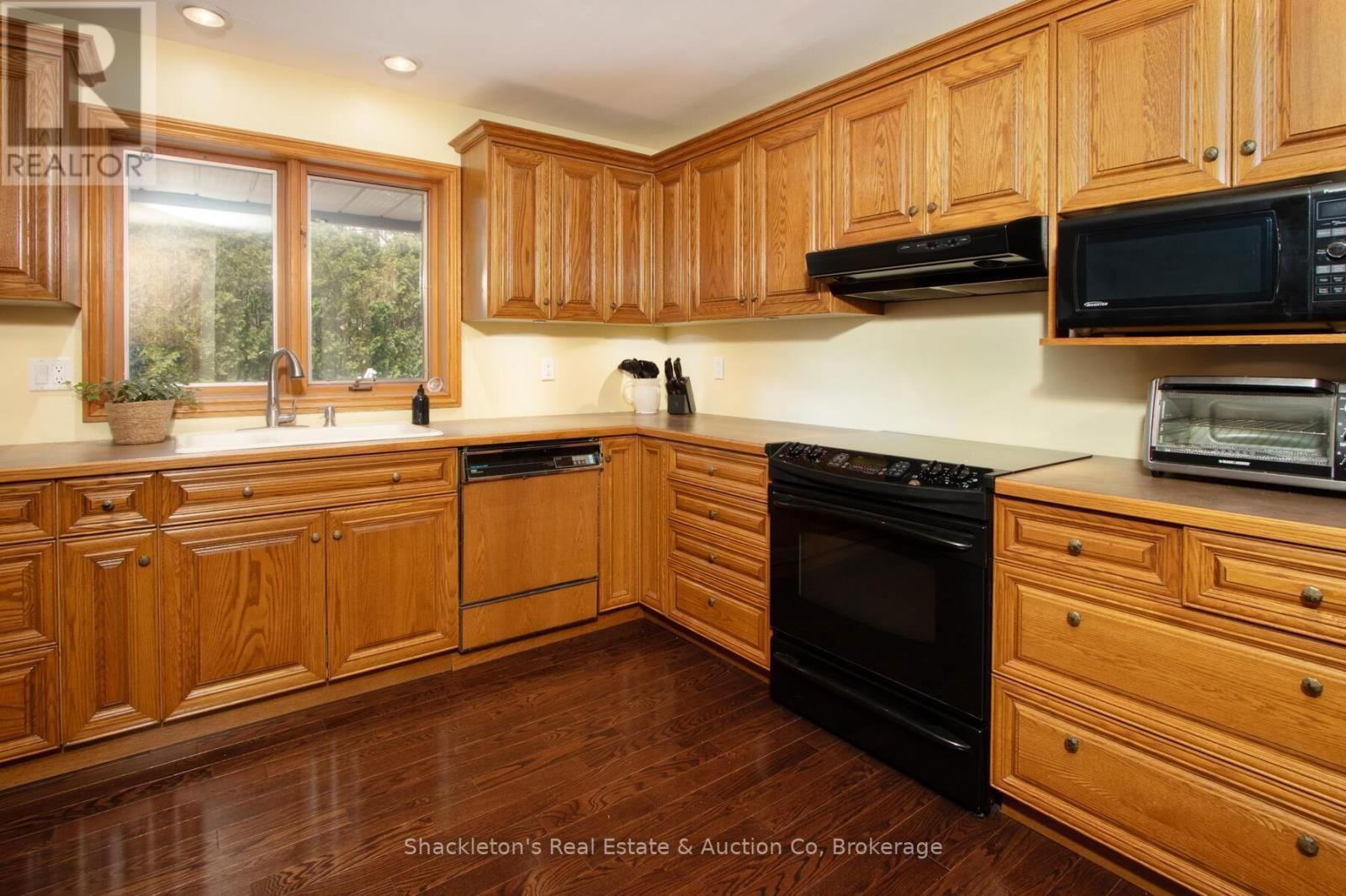 258 WINDERMERE COURT EAST Image 7