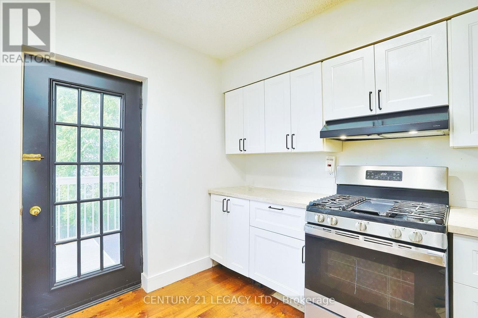 23 LANSDOWNE STREET WEST Image 10