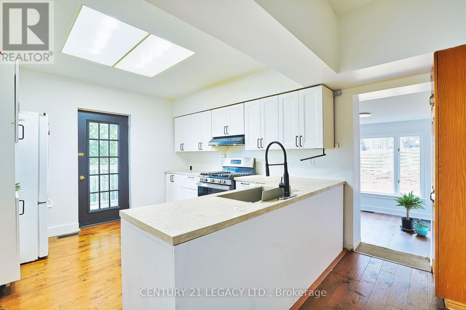 23 LANSDOWNE STREET WEST Image 12