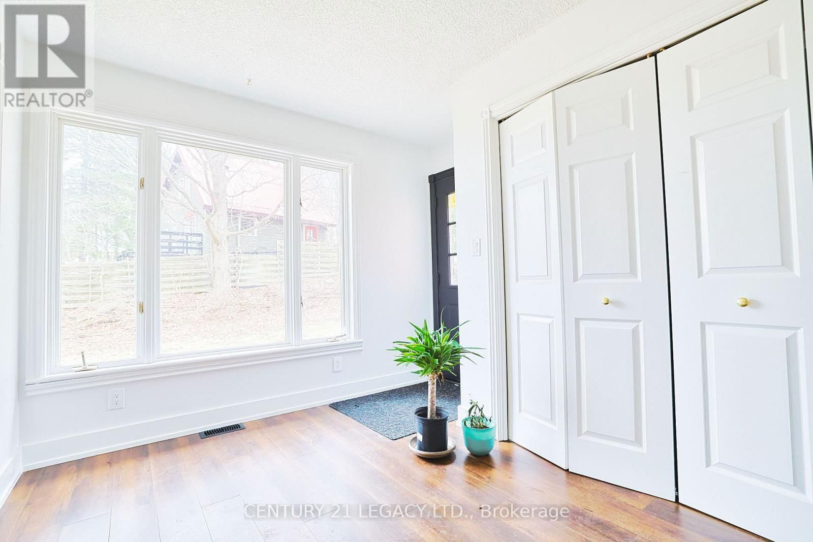 23 LANSDOWNE STREET WEST Image 14