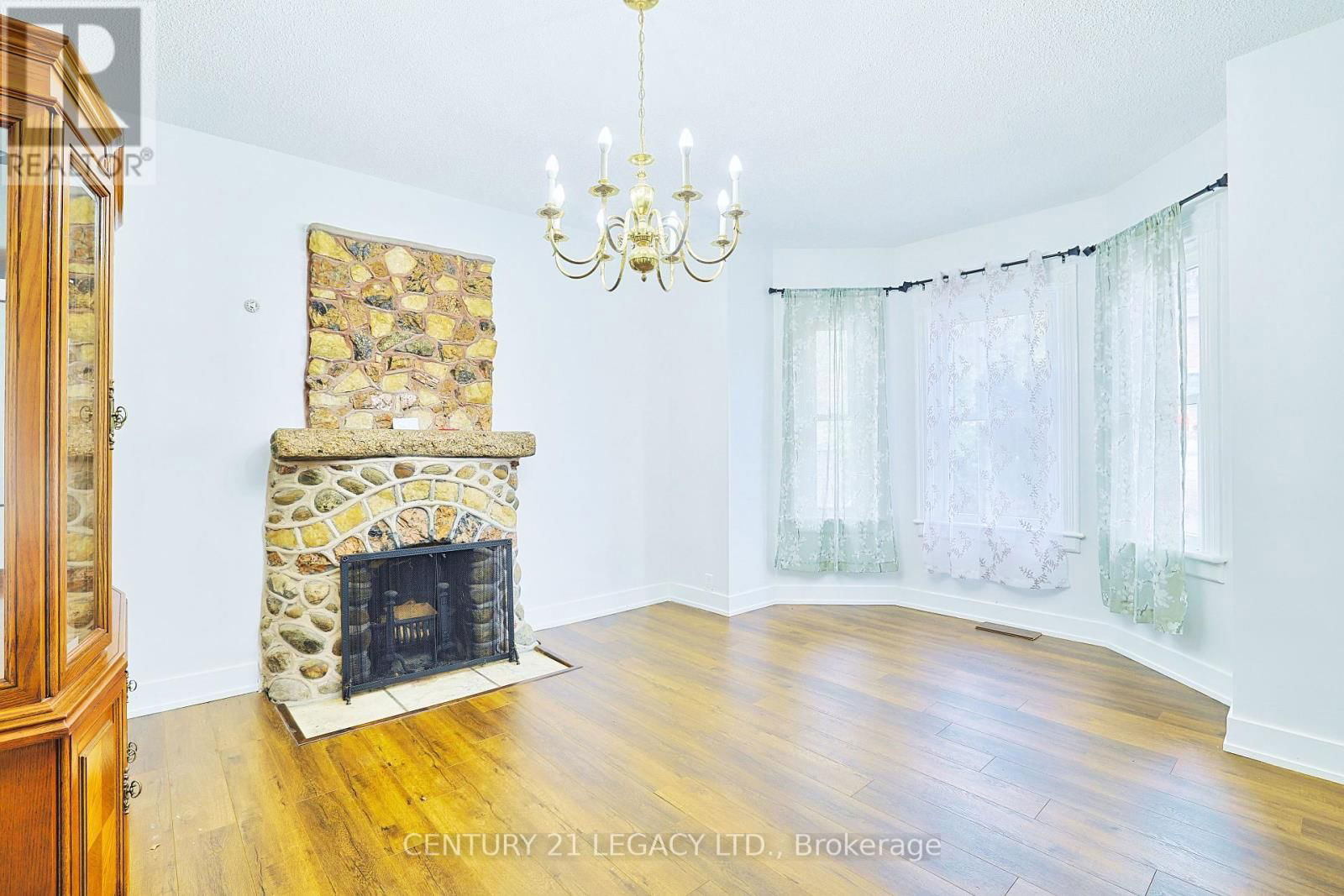 23 LANSDOWNE STREET WEST Image 20