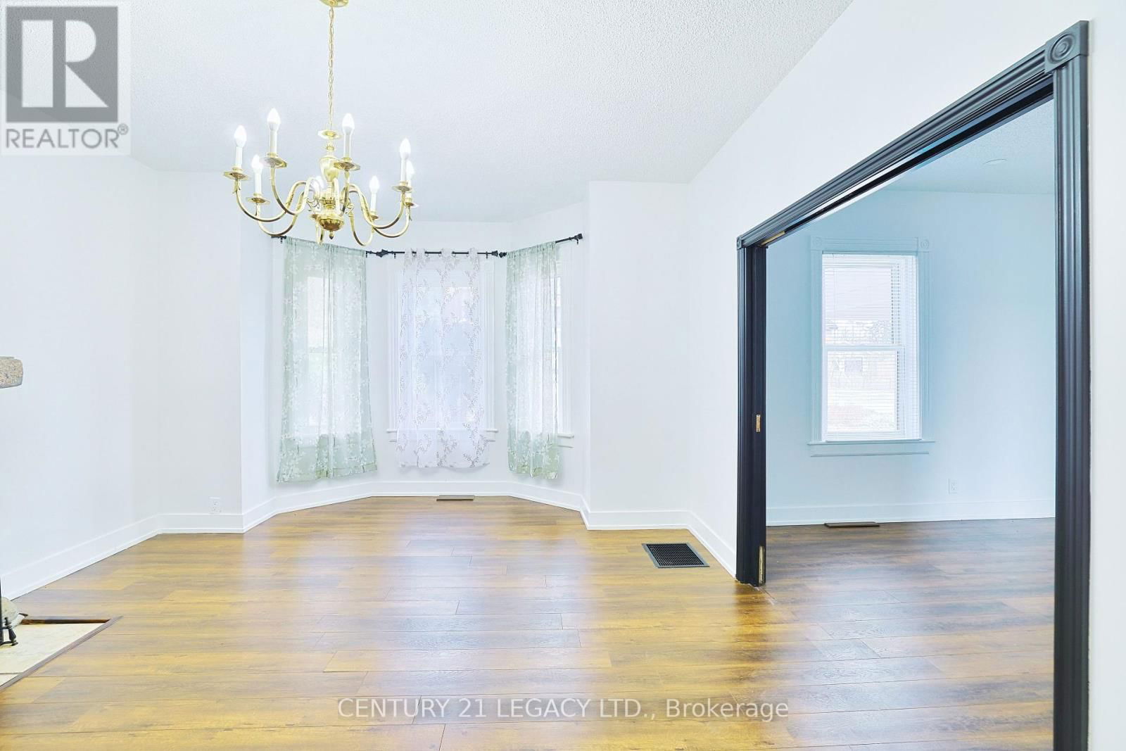 23 LANSDOWNE STREET WEST Image 21
