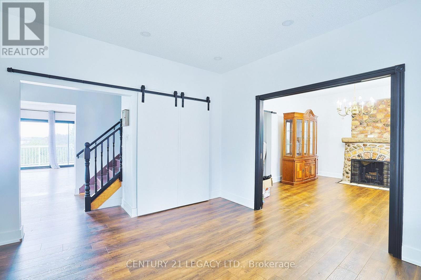 23 LANSDOWNE STREET WEST Image 24