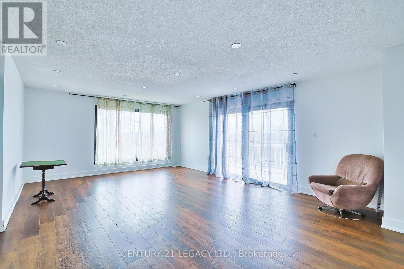 23 LANSDOWNE STREET WEST Image 25