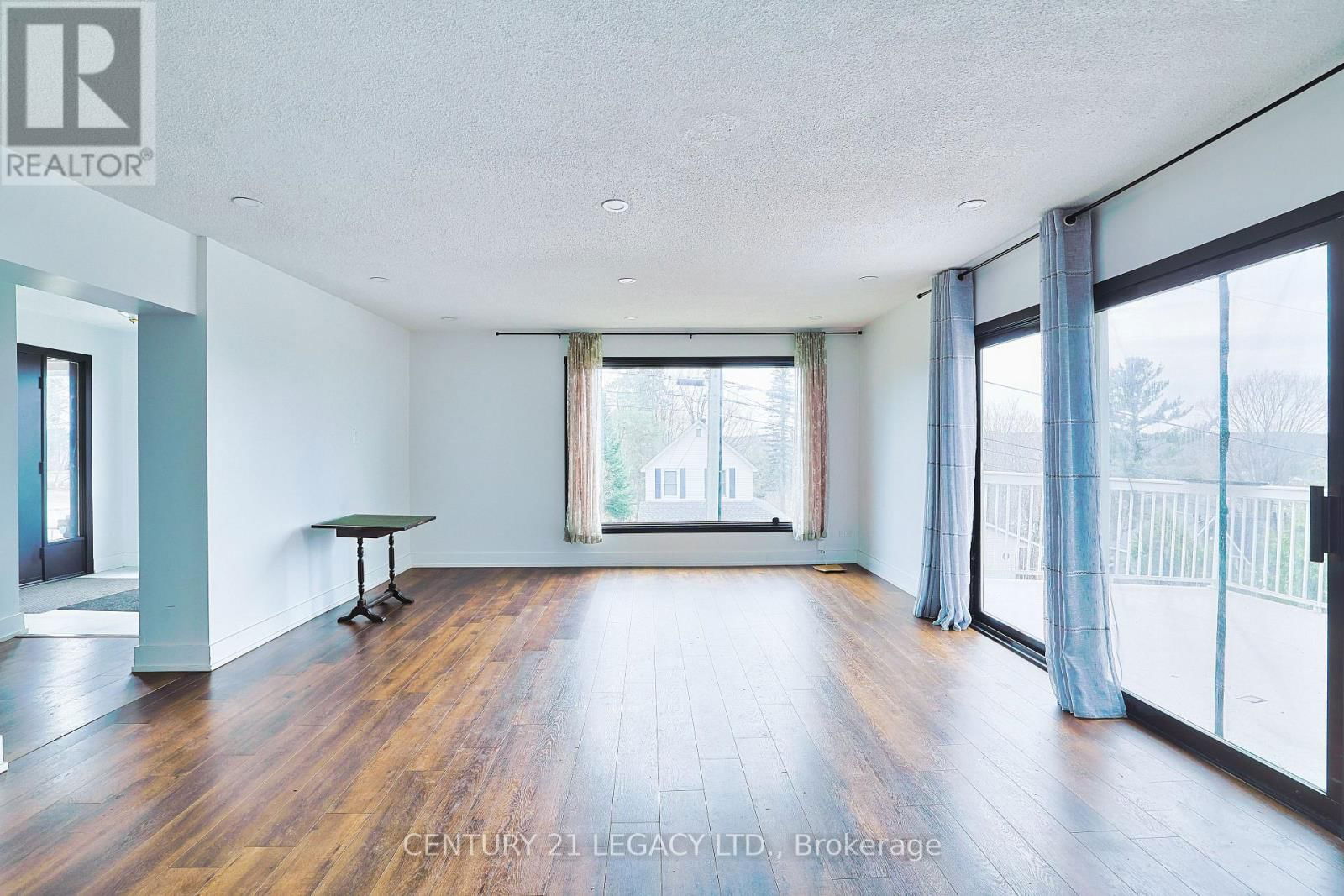 23 LANSDOWNE STREET WEST Image 26
