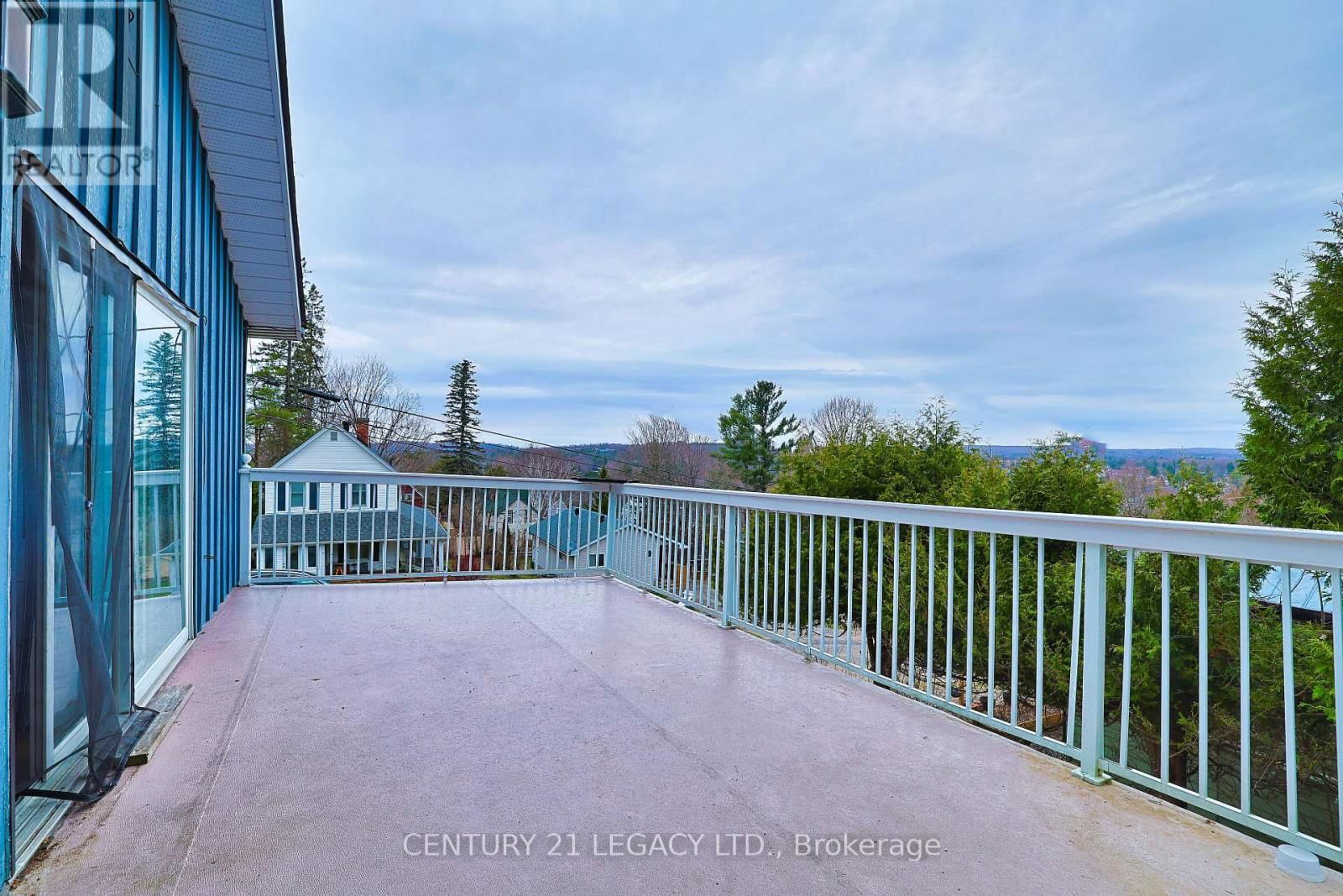 23 LANSDOWNE STREET WEST Image 27