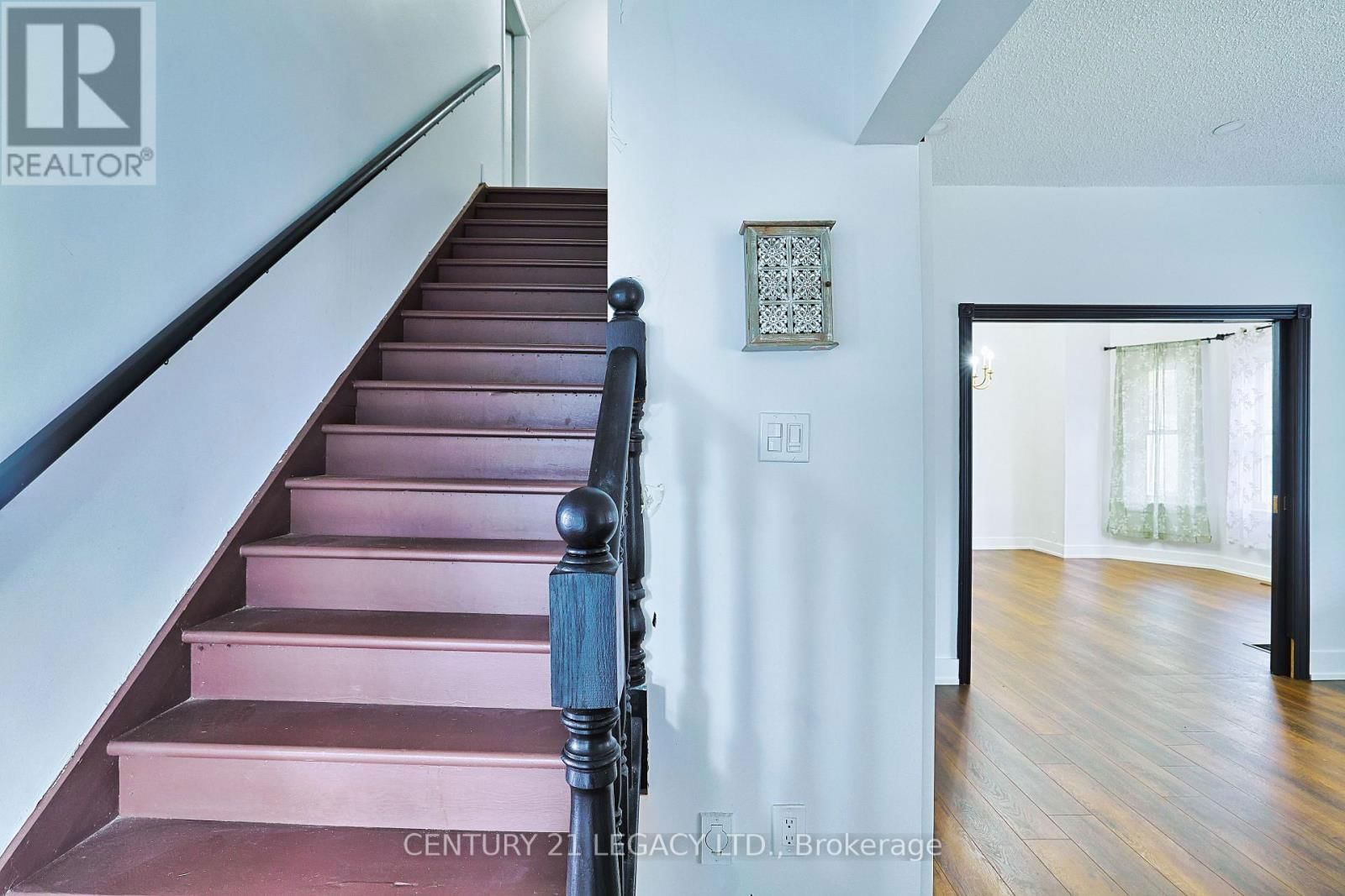 23 LANSDOWNE STREET WEST Image 29