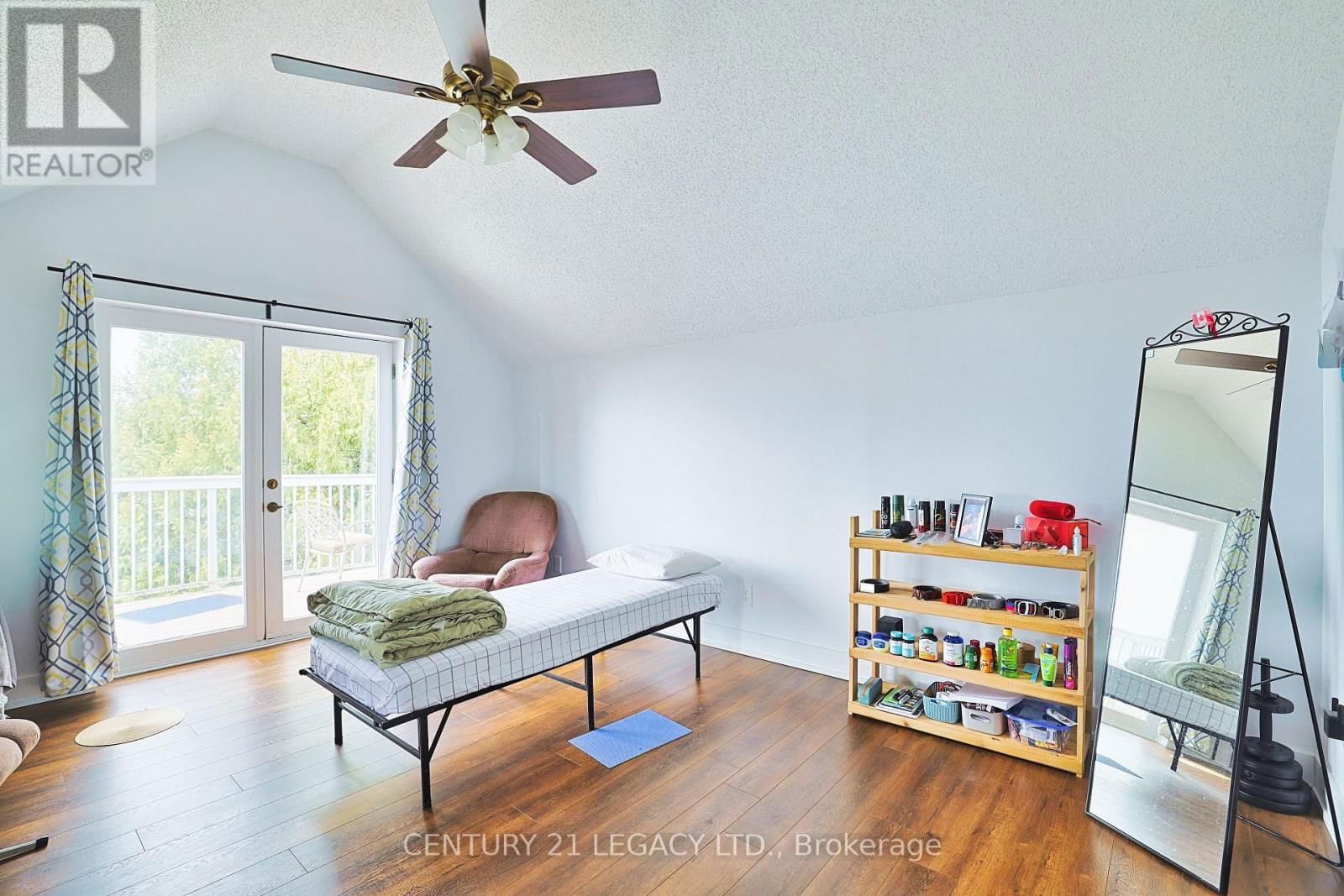 23 LANSDOWNE STREET WEST Image 31