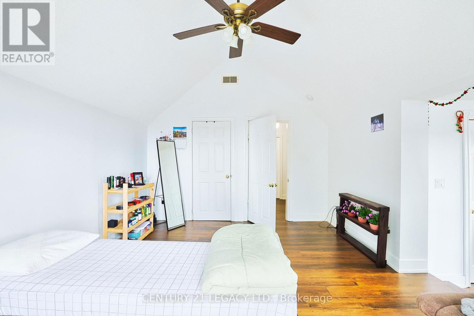 23 LANSDOWNE STREET WEST Image 32