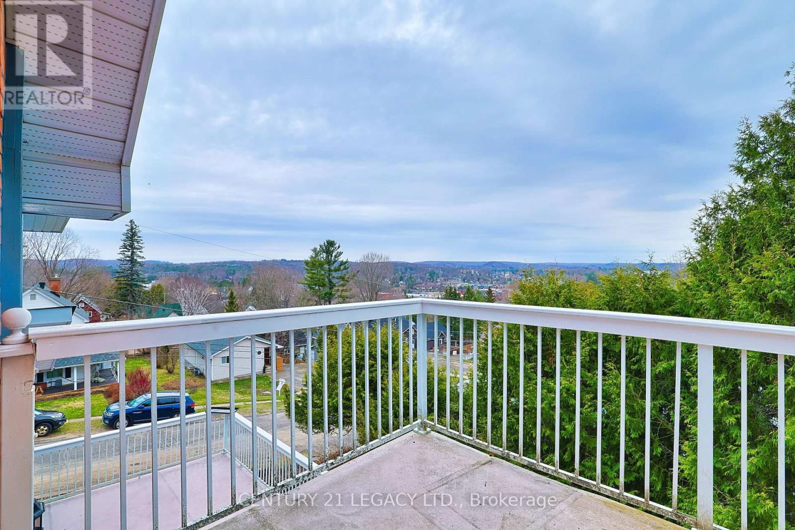 23 LANSDOWNE STREET WEST Image 33
