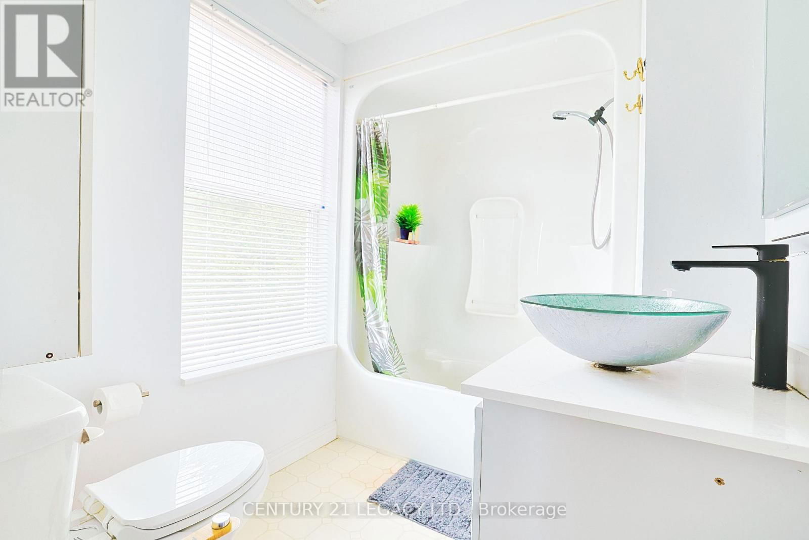23 LANSDOWNE STREET WEST Image 35