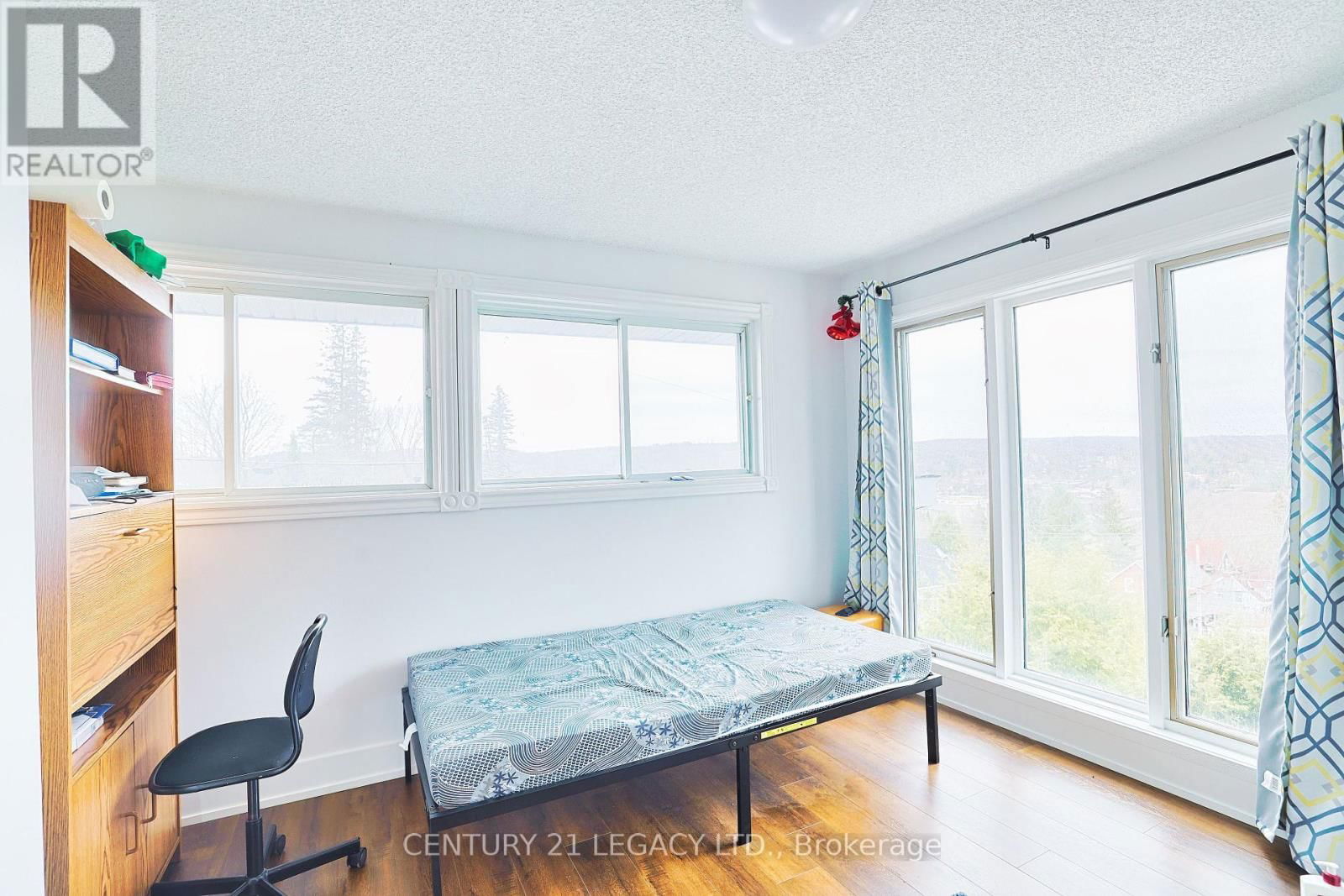 23 LANSDOWNE STREET WEST Image 36