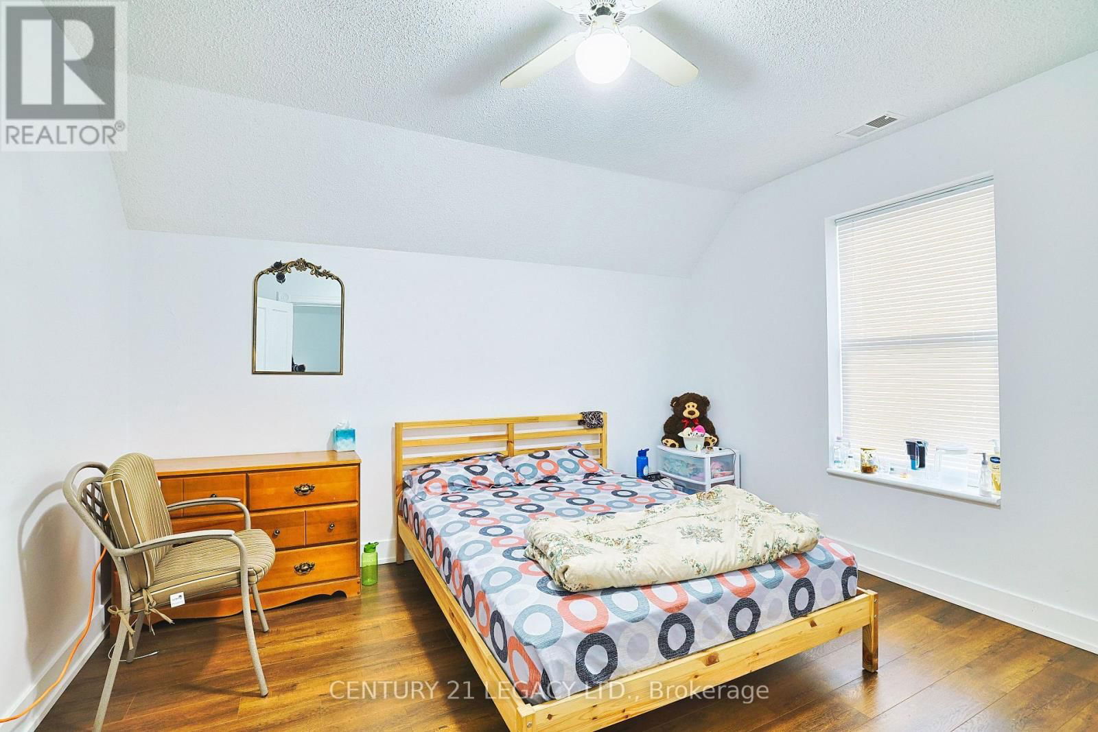 23 LANSDOWNE STREET WEST Image 38