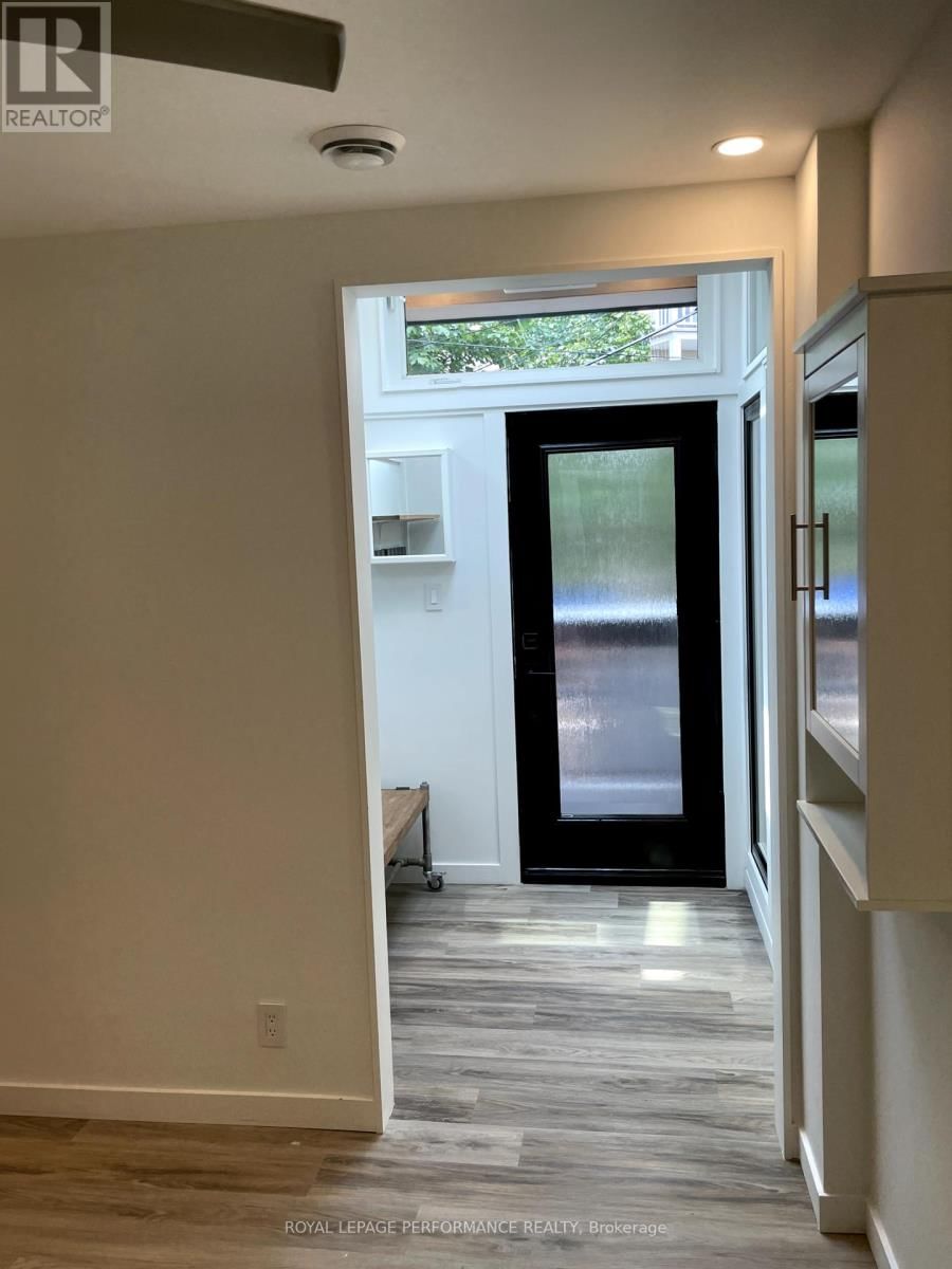 10 SHERBROOKE AVENUE Image 20