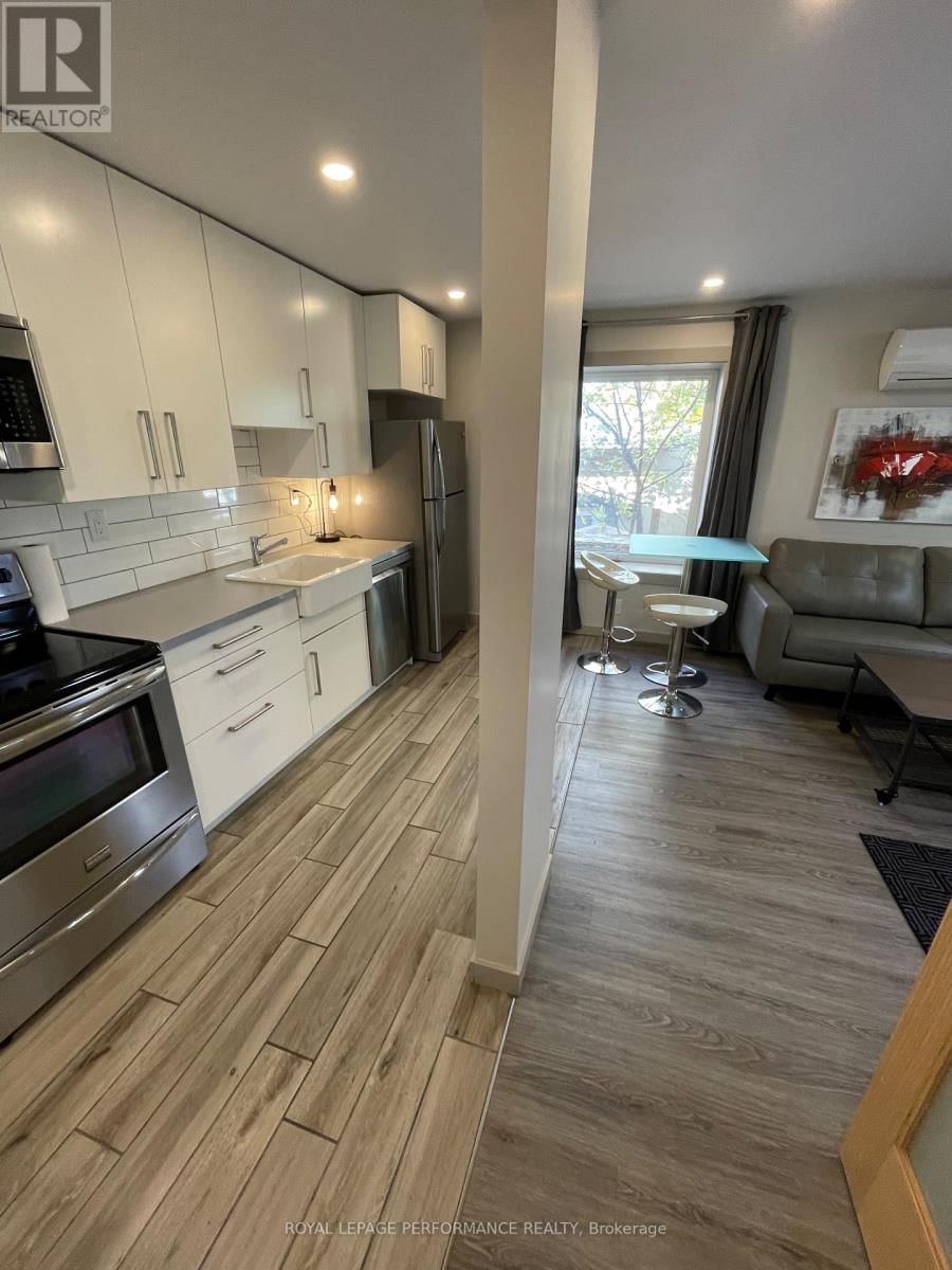 10 SHERBROOKE AVENUE Image 24