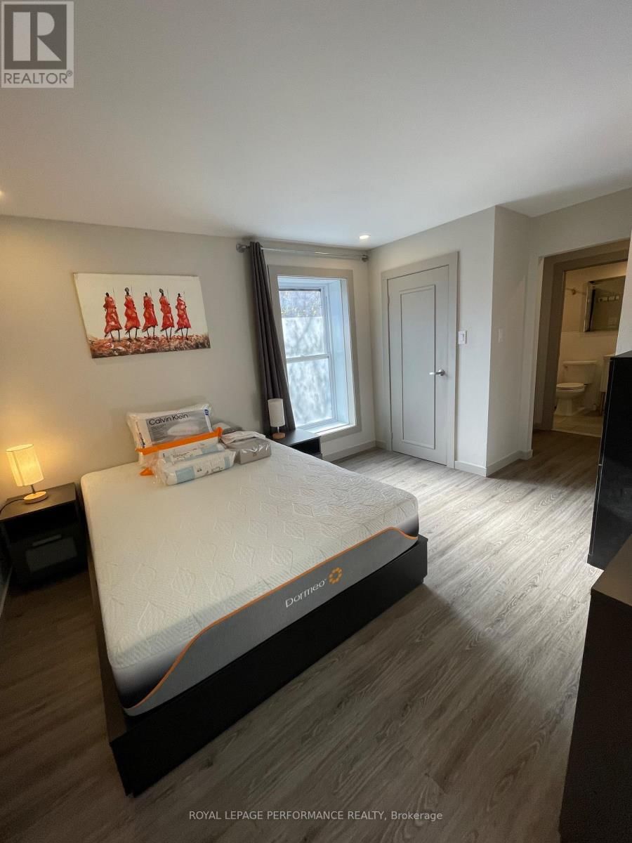 10 SHERBROOKE AVENUE Image 26