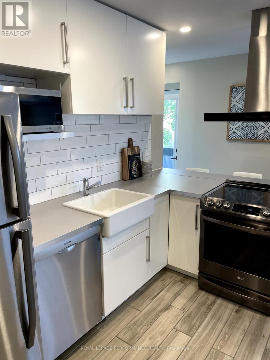10 SHERBROOKE AVENUE Image 8