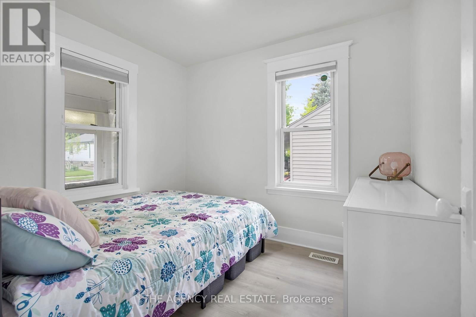 166 GILES STREET Image 17
