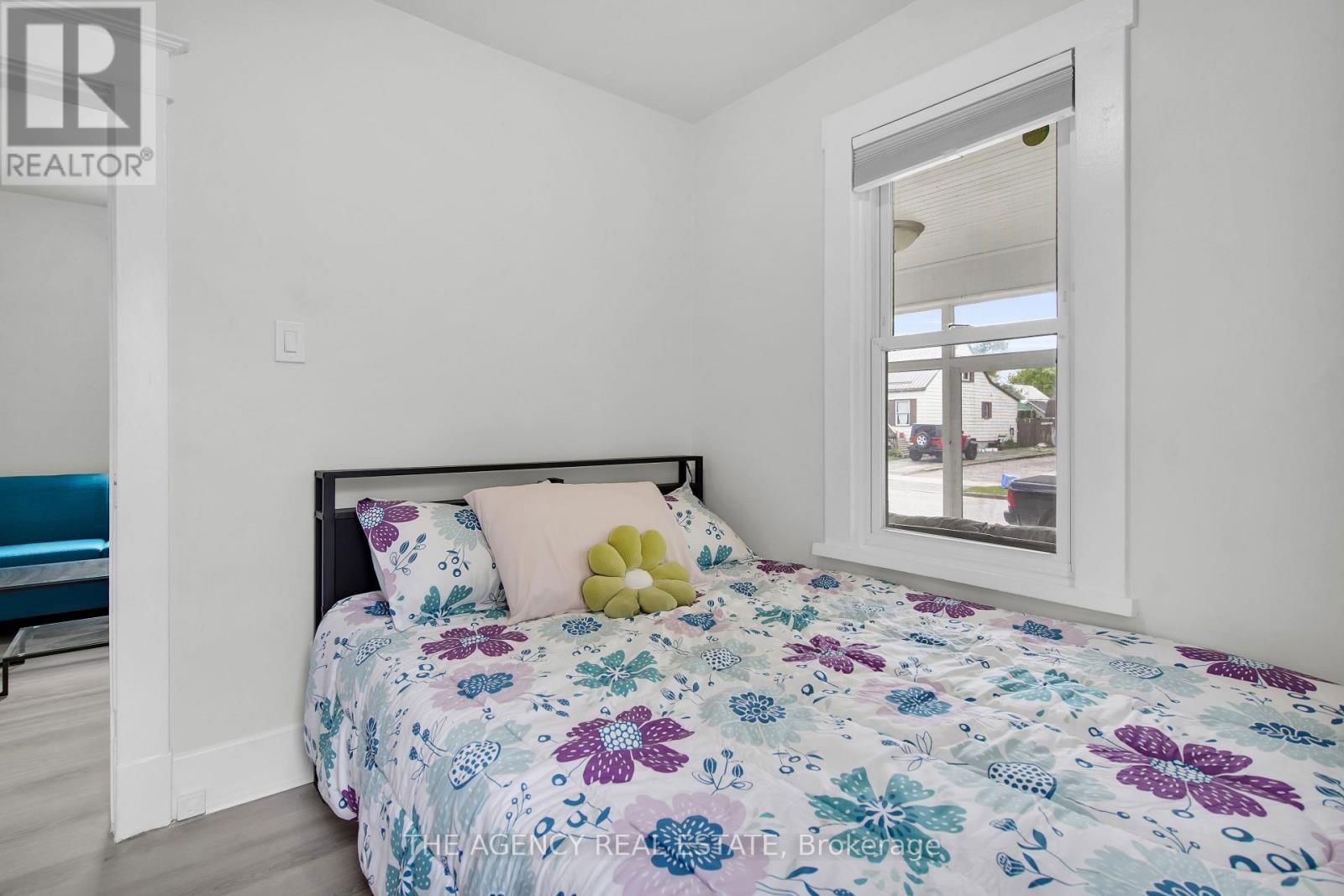 166 GILES STREET Image 18