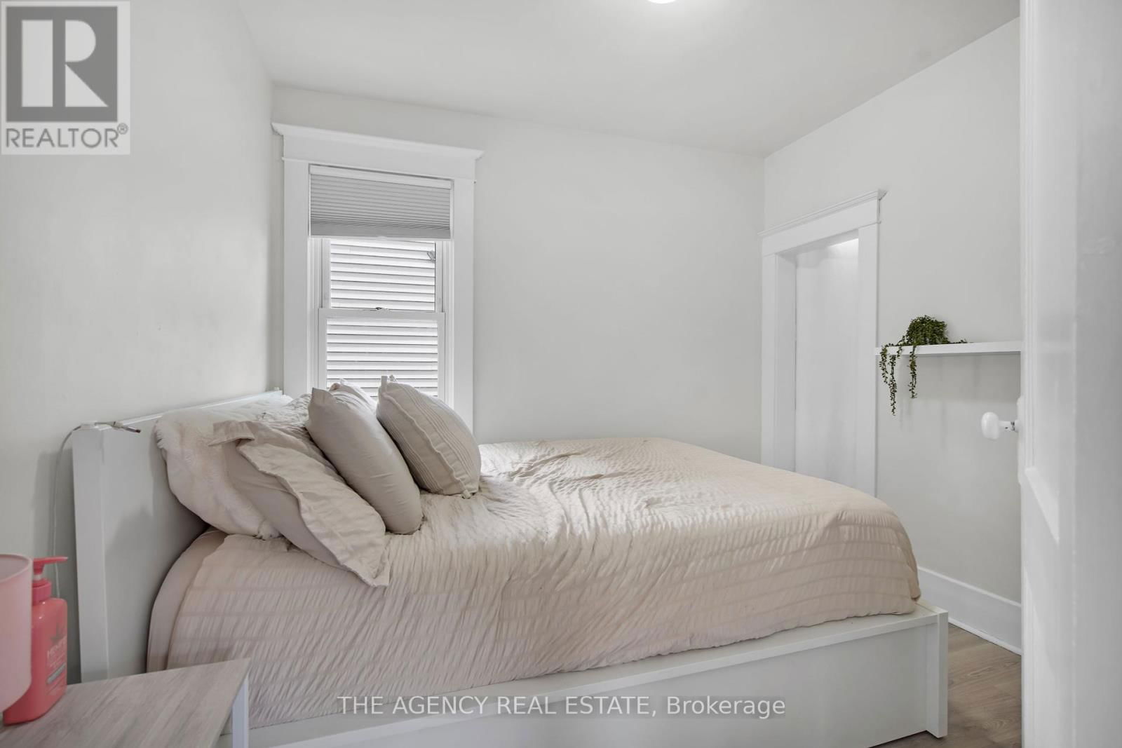 166 GILES STREET Image 19