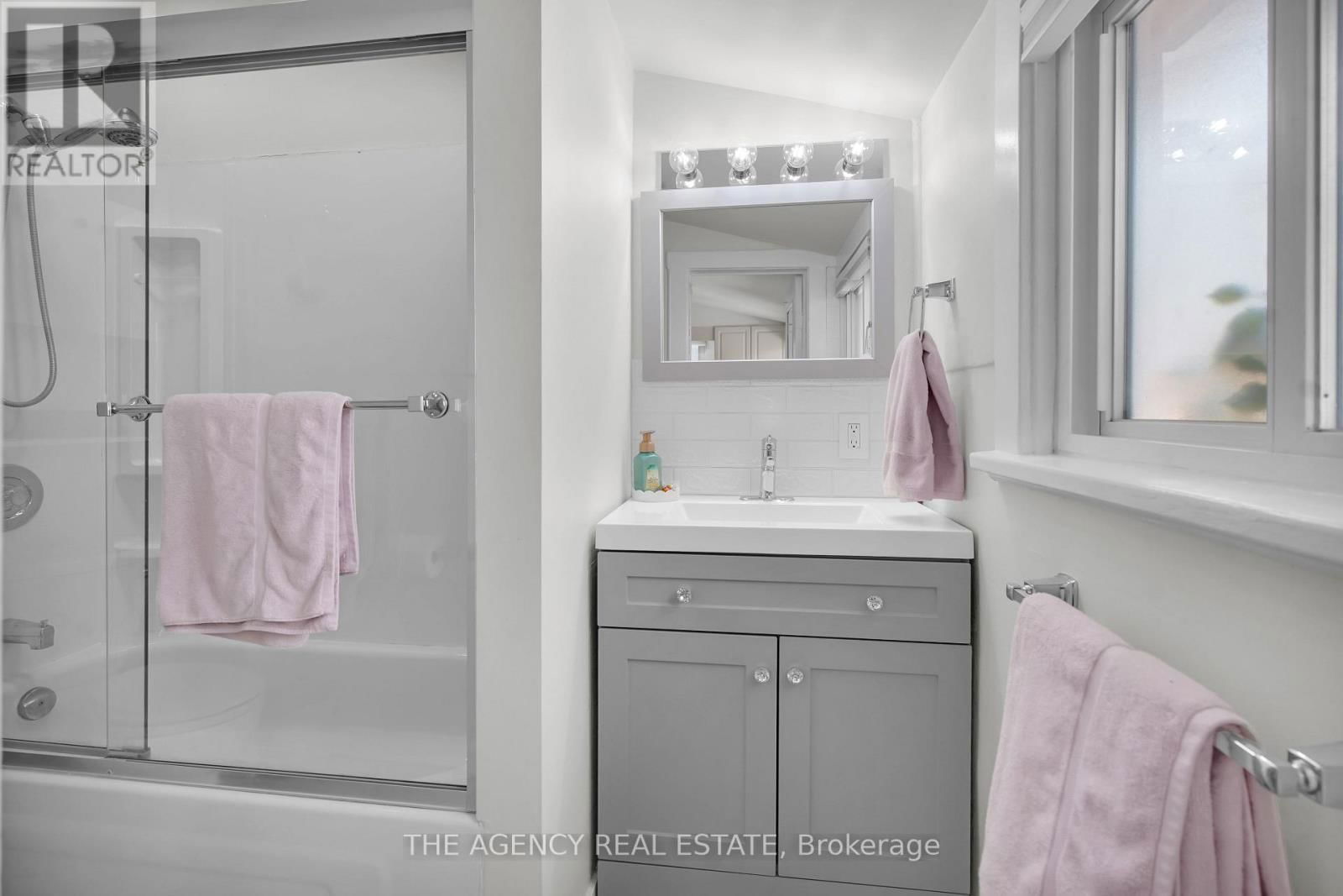 166 GILES STREET Image 25