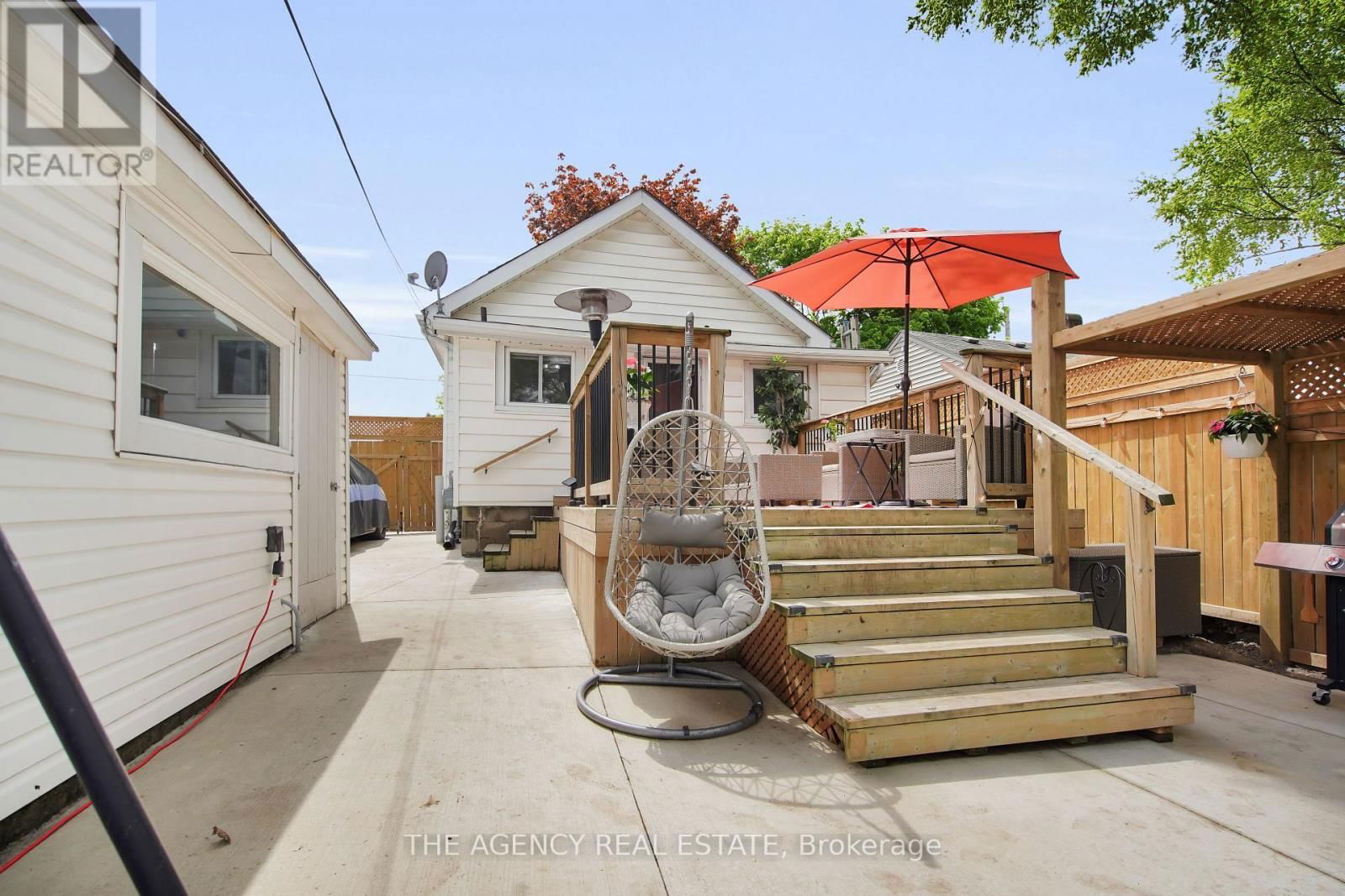 166 GILES STREET Image 33