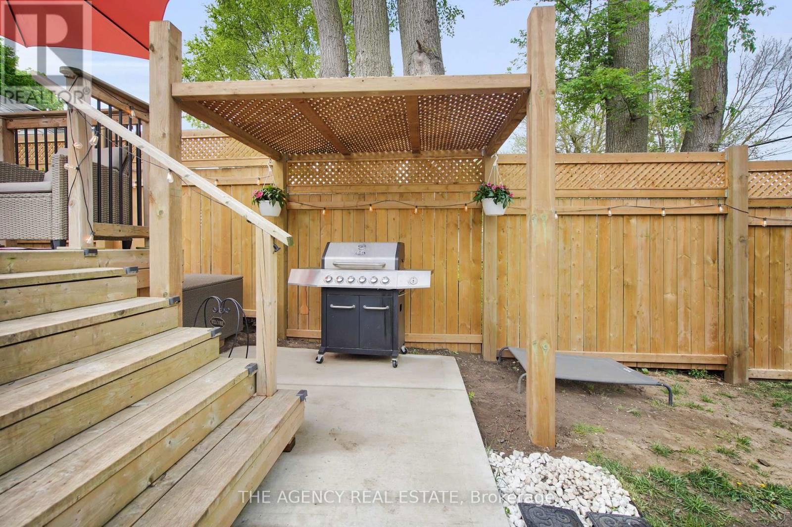 166 GILES STREET Image 35