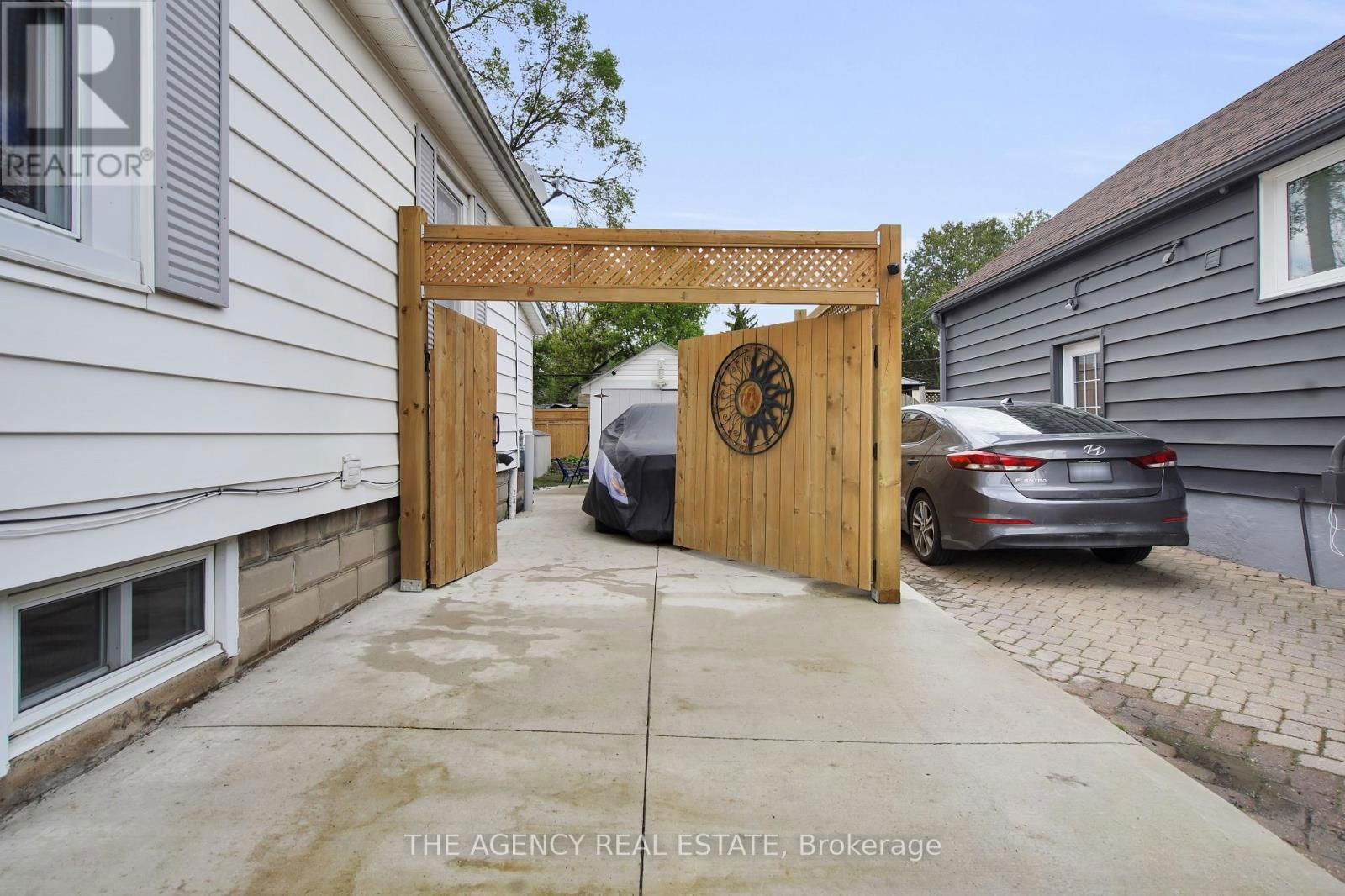 166 GILES STREET Image 5