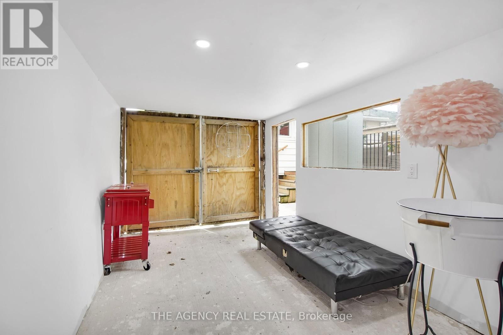 166 GILES STREET Image 9