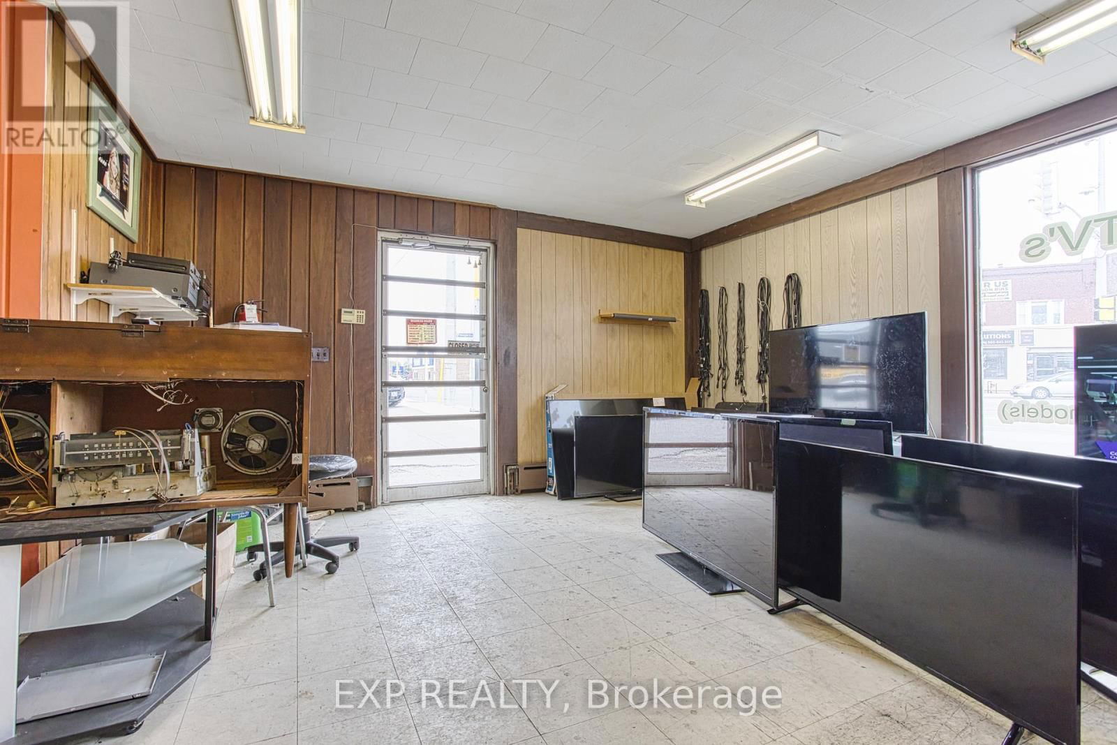 230 WELLAND AVENUE Image 6