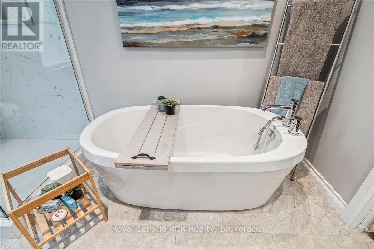 103488 GREY 18 ROAD Image 23