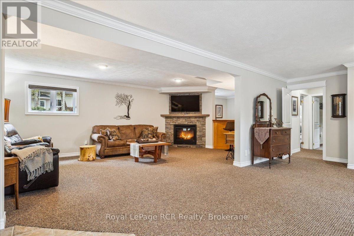 103488 GREY 18 ROAD Image 31