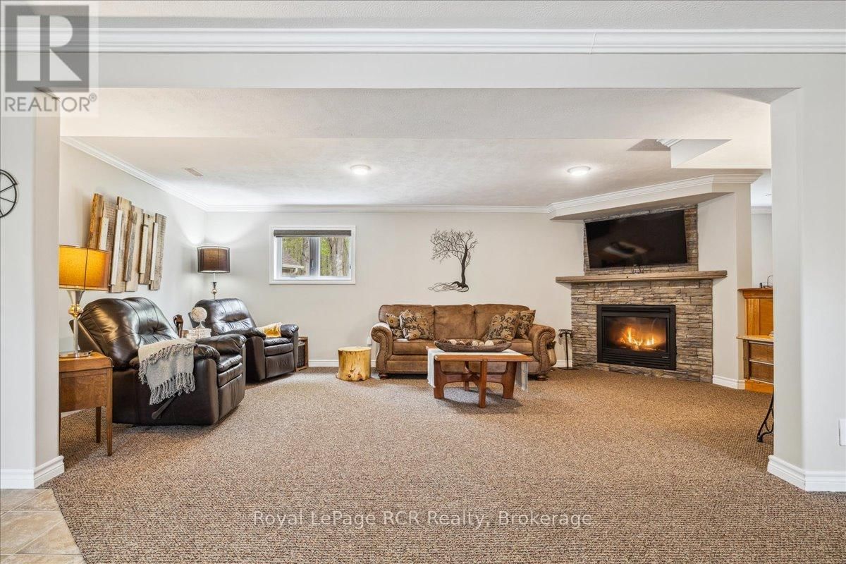 103488 GREY 18 ROAD Image 32