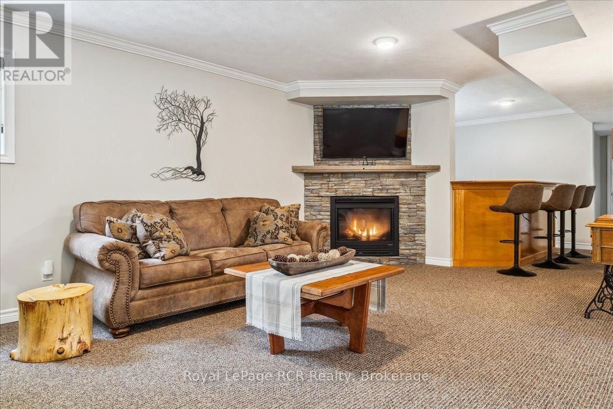 103488 GREY 18 ROAD Image 34