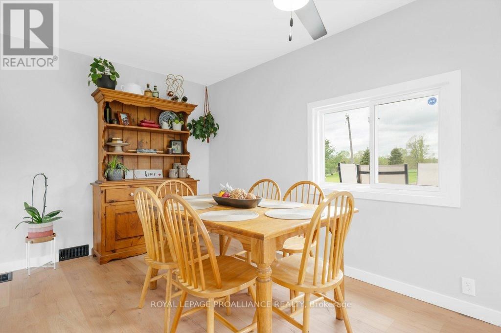 878 BARRY ROAD Image 10