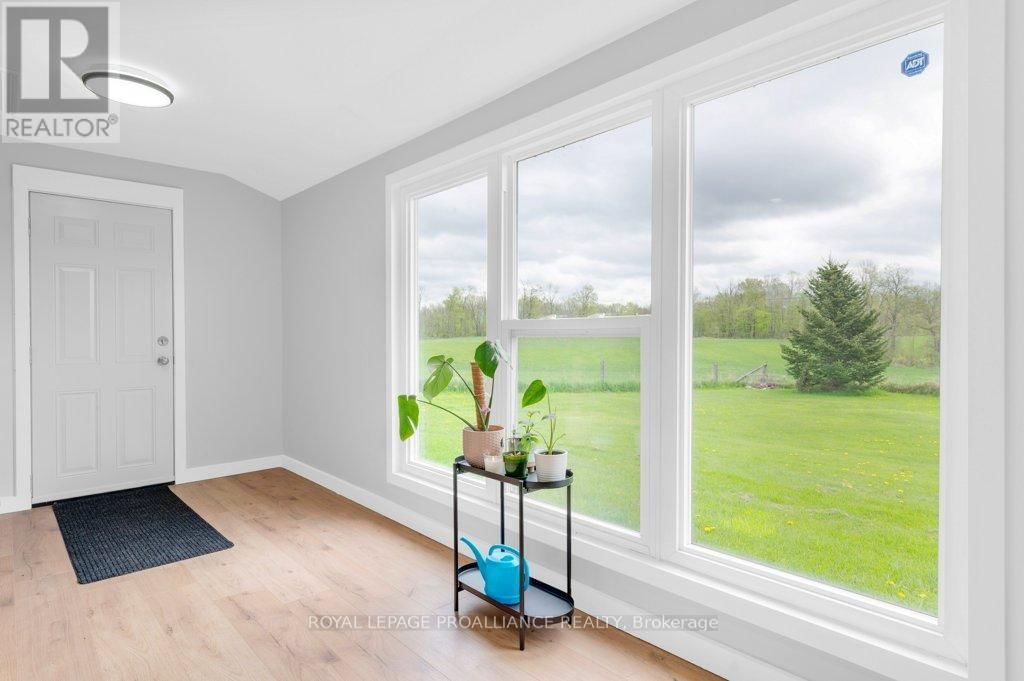 878 BARRY ROAD Image 15